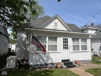 407 S 8th St, West Terre Haute, IN 47885