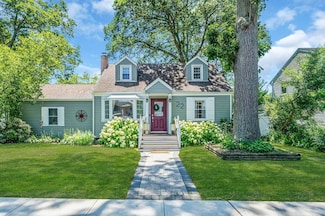 22 Howell St, Patchogue, NY 11772