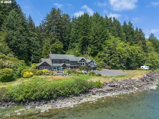944 N Bayview Rd, Waldport, OR 97394