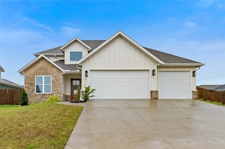 2710 S 20th St, Rogers, AR 72758