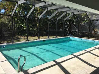 385 Pinehurst Cir, Naples, FL 34113