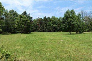 239 E Garfield Rd, Aurora, OH 44202