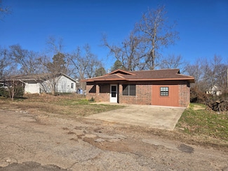 609 E Rosewood St, Hugo, OK 74743