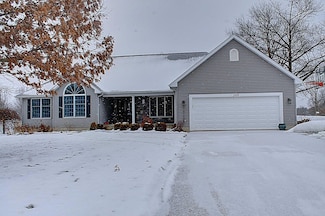 2499 Crestwood Dr, Adrian, MI 49221