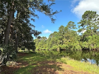 8 Topsail Ct, Savannah, GA 31411