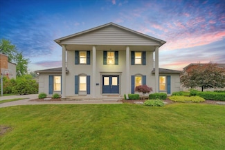 36523 Whitcomb St, Livonia, MI 48154