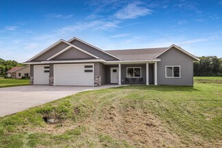 1010 Riverwood Dr, Elmwood, WI 54740