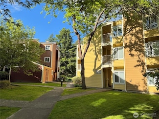 7374 W Lake Sammamish Pkwy NE Unit 202, Redmond, WA 98052