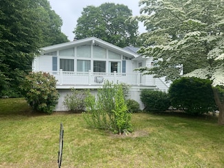 18 Blueberry Ln, Marstons Mills, MA 02648