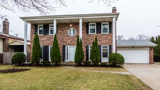 811 E Kimber Ln, Arlington Heights, IL 60005