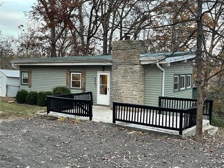 490 Rocking Chair Ln, Saint Clair, MO 63077
