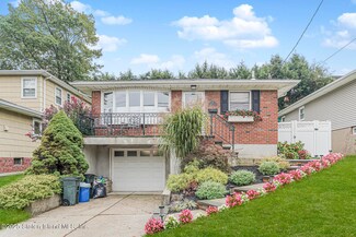 35 Greenport St, Staten Island, NY 10304