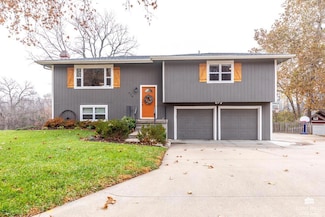 838 Dondee Dr, Manhattan, KS 66502