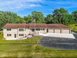75 Washington St, Wrightstown, WI 54180