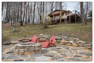 551 Bob Long Mountain Rd, Scaly Mountain, NC 28775
