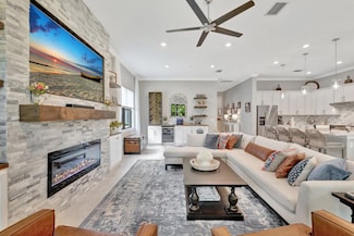 572 SE Villandry Way, Port St. Lucie, FL 34984