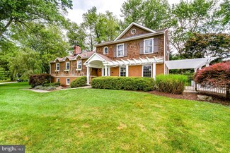 851 Farragut Rd, Berwyn, PA 19312