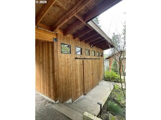 18466 SE Willamette Dr, Milwaukie, OR 97267