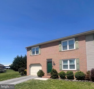 2005 Clinton Ave, Chambersburg, PA 17201