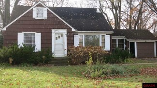 105 E Glencrest Dr, Mankato, MN 56001