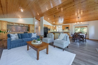 12386 Snowpeak Way, Truckee, CA 96161