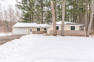5 Torwood Cir, Pittsford, NY 14534