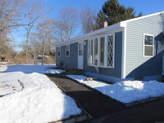 324 Maple St, Branford, CT 06405