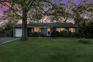 2530 Locust Ave, Ronkonkoma, NY 11779