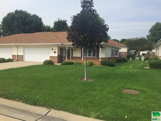310 Juneau Ave SE, Orange City, IA 51041