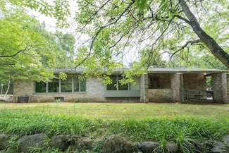 W345S3540 Moraine Hills Dr, Dousman, WI 53118