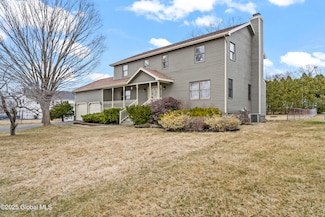 25 Valleywood Dr, Niskayuna, NY 12309