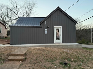 18209 3rd St, Eminence, MO 65466