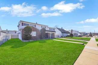 38 Cliff Ln, Levittown, NY 11756