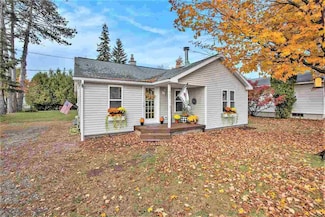 921 S State St, Harbor Springs, MI 49740