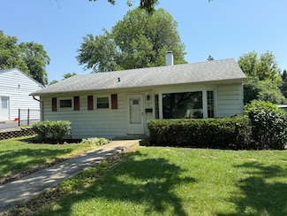 29 Roslyn Rd, Westmont, IL 60559