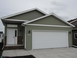4441 19th St S, Moorhead, MN 56560