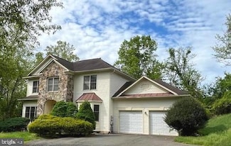 10803 Piney Pond Dr, Great Falls, VA 22066