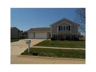 7400 Prairie Hawk Dr SW, Cedar Rapids, IA 52404