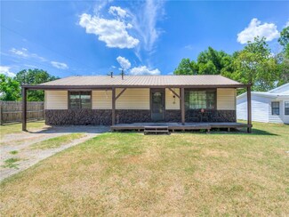 129 S 6th St, McLoud, OK 74851