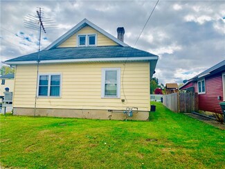 949 W 3rd St, Rushville, IN 46173