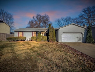 2714 Greenleaf Dr, Saint Charles, MO 63303