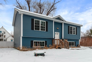 32 Mechanic St, Farmington, NH 03835