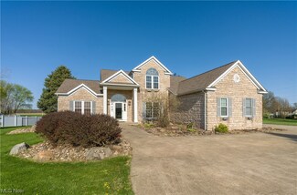 8008 Paris Ave, Louisville, OH 44641