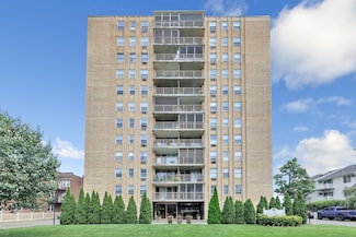 65 Glenbrook Rd Unit 8B, Stamford, CT 06902