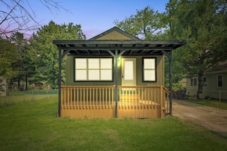 114 Maple St, McHenry, IL 60051