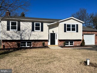 5 Dori Ct, Sicklerville, NJ 08081