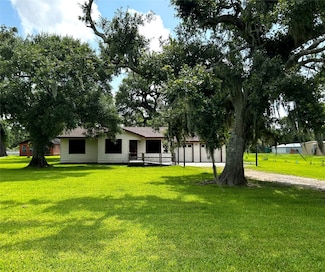 827 Live Oak Dr, Freeport, TX 77541
