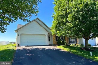 2074 Weeping Willow Ln, Mount Joy, PA 17552