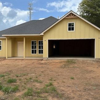 101 Chestnut St, Brazoria, TX 77422