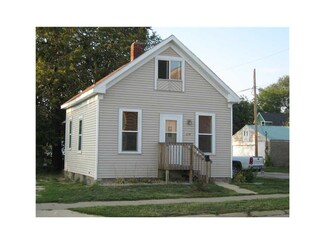 218 8th Ave SW, Cedar Rapids, IA 52404